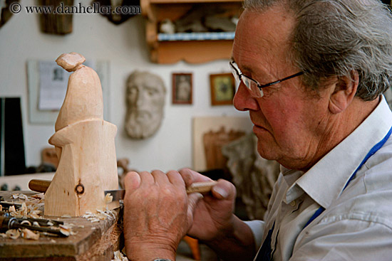 wood-carver-3.jpg