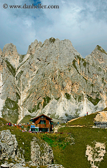 rifugio-roda_di_vael-4.jpg