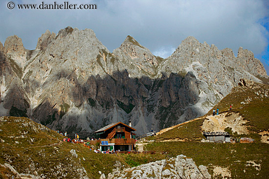 rifugio-roda_di_vael-5.jpg