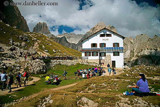 rifugio-roda_di_vael-6.jpg