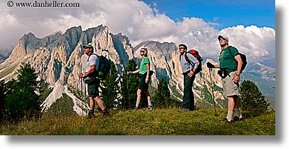 images/Europe/Italy/Dolomites/Rosengarten/rosengarten-hikers-14.jpg