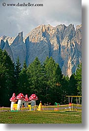 images/Europe/Italy/Dolomites/Rosengarten/rosengarten-playground-1.jpg