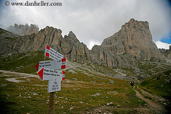 trail-signs.jpg