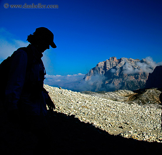 hiker-hat-mtn-sil.jpg