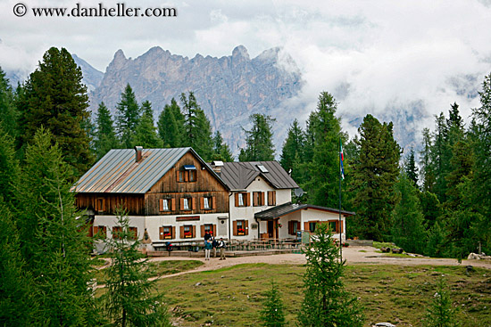 croda-da-lago-refugio.jpg