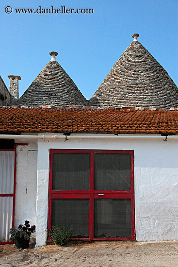 red-screen-door-n-trulli.jpg