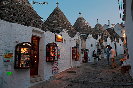 street-of-trulli-stores-02.jpg