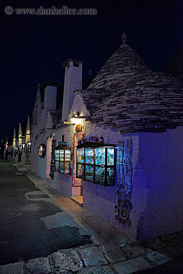 street-of-trulli-stores-10.jpg