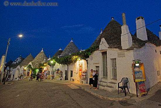 street-of-trulli-stores-12.jpg