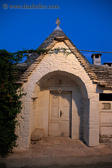 night-trulli.jpg