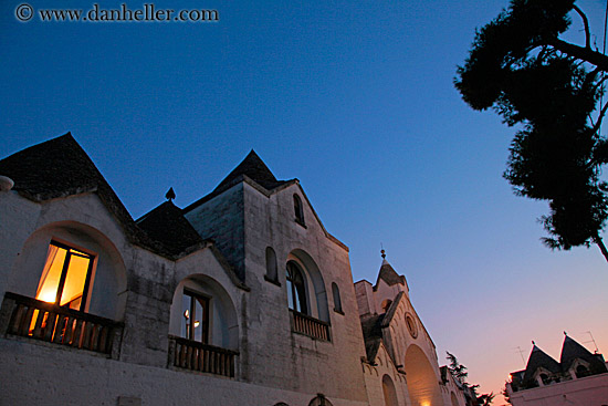 trulli-church-1.jpg