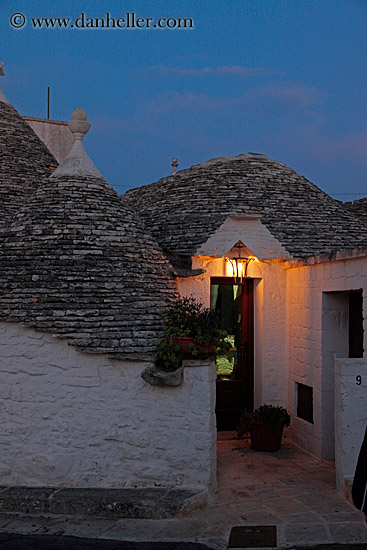 trulli-lamp-at-dusk-2.jpg