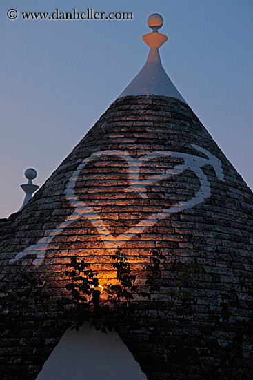 trulli-lamp-at-dusk-3.jpg