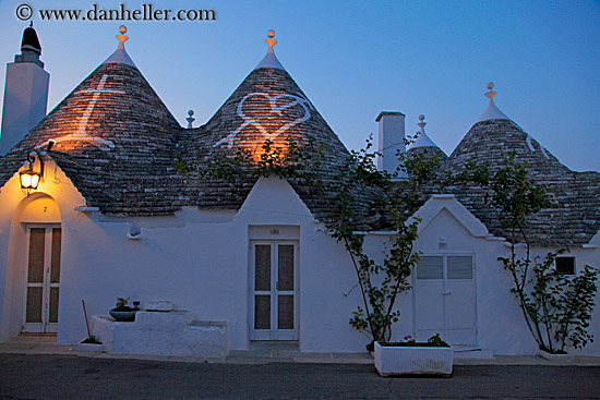 trulli-lamp-at-dusk-4.jpg