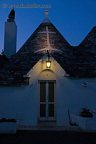 trulli-lamp-at-dusk-5.jpg