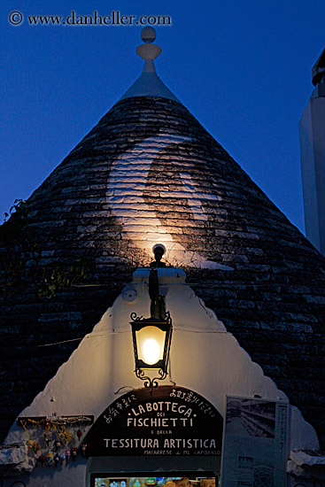 trulli-lamp-at-dusk-6.jpg