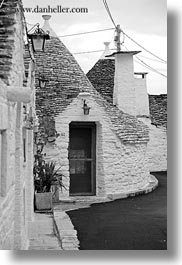 images/Europe/Italy/Puglia/Alberobello/Buildings/Trulli/white-wash-trulli-3-bw.jpg