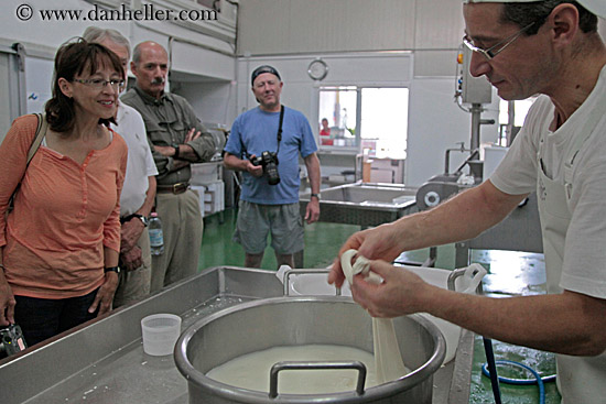 people-watching-cheese-making-07.jpg