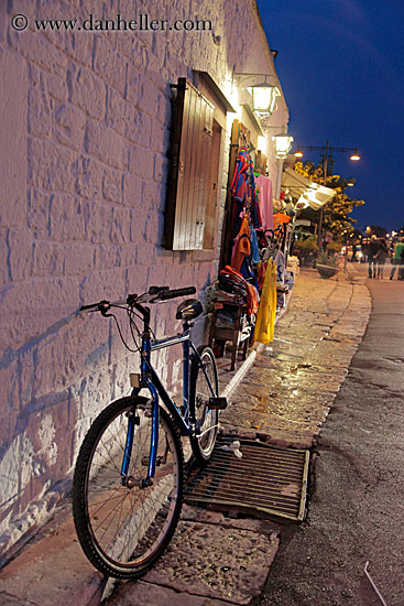 bike-n-wall-at-nite.jpg