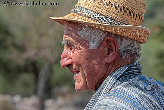 old-farmer-in-straw-hat-1.jpg