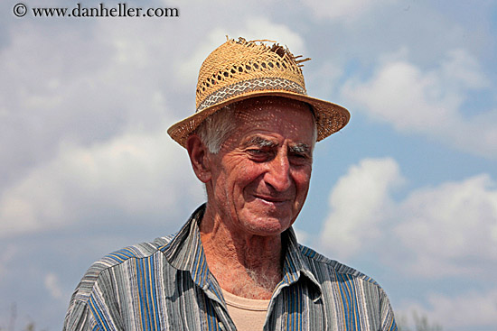 old-farmer-in-straw-hat-2.jpg