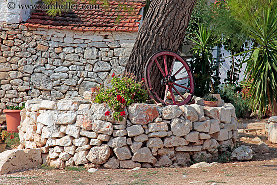 wagon-wheel-flowers-n-tree-2.jpg