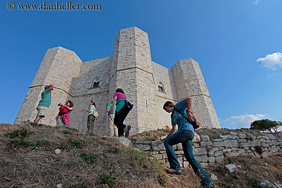 hikers-n-octogonal-castle-1.jpg