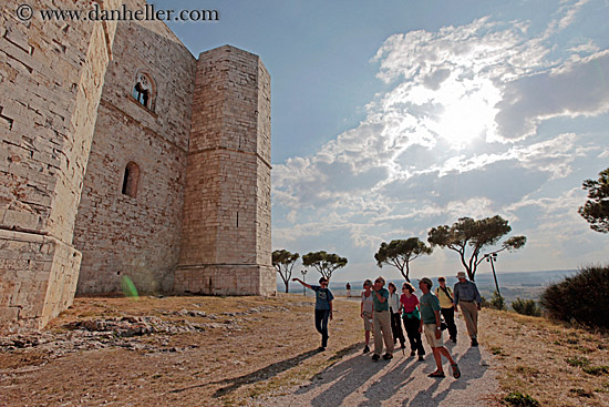 hikers-n-octogonal-castle-2.jpg