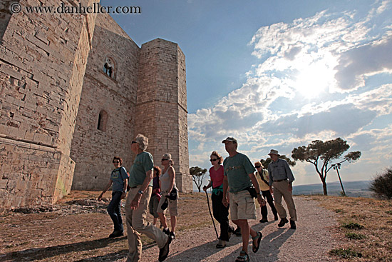 hikers-n-octogonal-castle-3.jpg