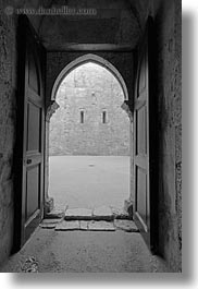 images/Europe/Italy/Puglia/Andria/CastelDelMonte/interior-door-bw.jpg