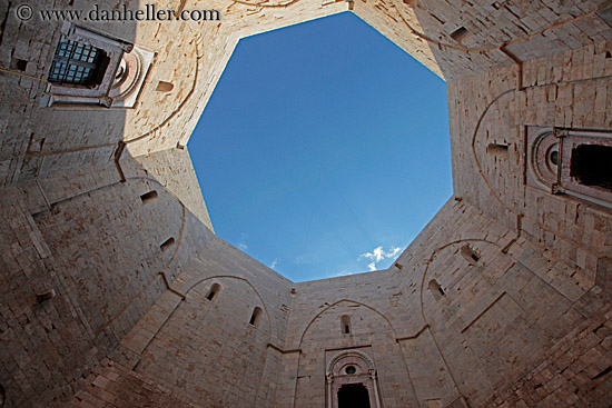 sky-view-thru-castle-courtyard-01.jpg