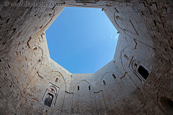 sky-view-thru-castle-courtyard-02.jpg