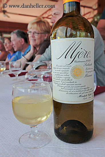 mjere-white-wine-n-lunch-table-03.jpg