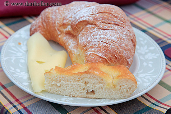 croissant-bread-n-cheese-2.jpg