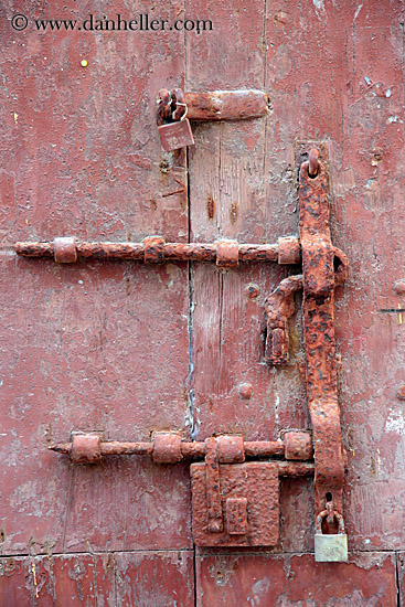 rusted-door-lock.jpg