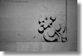 images/Europe/Italy/Puglia/Lecce/Cathedral/artists-trademark-bw.jpg