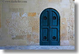 images/Europe/Italy/Puglia/Lecce/DoorsWindows/arched-blue-door.jpg