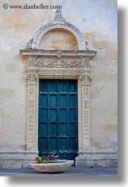 images/Europe/Italy/Puglia/Lecce/DoorsWindows/blue-door.jpg