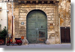 images/Europe/Italy/Puglia/Lecce/DoorsWindows/green-door-n-red-moped-1.jpg