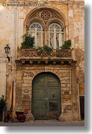 images/Europe/Italy/Puglia/Lecce/DoorsWindows/green-door-n-red-moped-2.jpg