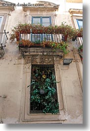 images/Europe/Italy/Puglia/Lecce/DoorsWindows/upview-window-balcony-4.jpg