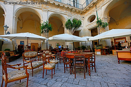 chairs-n-table-in-courtyard.jpg