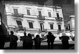 images/Europe/Italy/Puglia/Lecce/Misc/refection-ppl-sil-bw.jpg