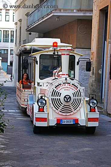 tourist-train-1.jpg