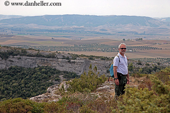 hiking-in-matera-hills-2.jpg