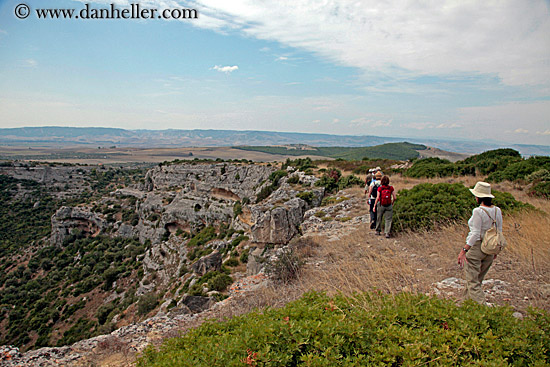 hiking-in-matera-hills-3.jpg