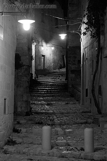 cobblestone-narrow-street-1-bw.jpg