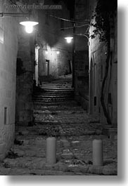 images/Europe/Italy/Puglia/Matera/Town/cobblestone-narrow-street-1-bw.jpg