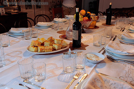 corn-bread-on-dinner-table.jpg