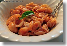 images/Europe/Italy/Puglia/Noci/MasseriaMurgiaAlbanese/Food/pasta-n-basil-leaf.jpg